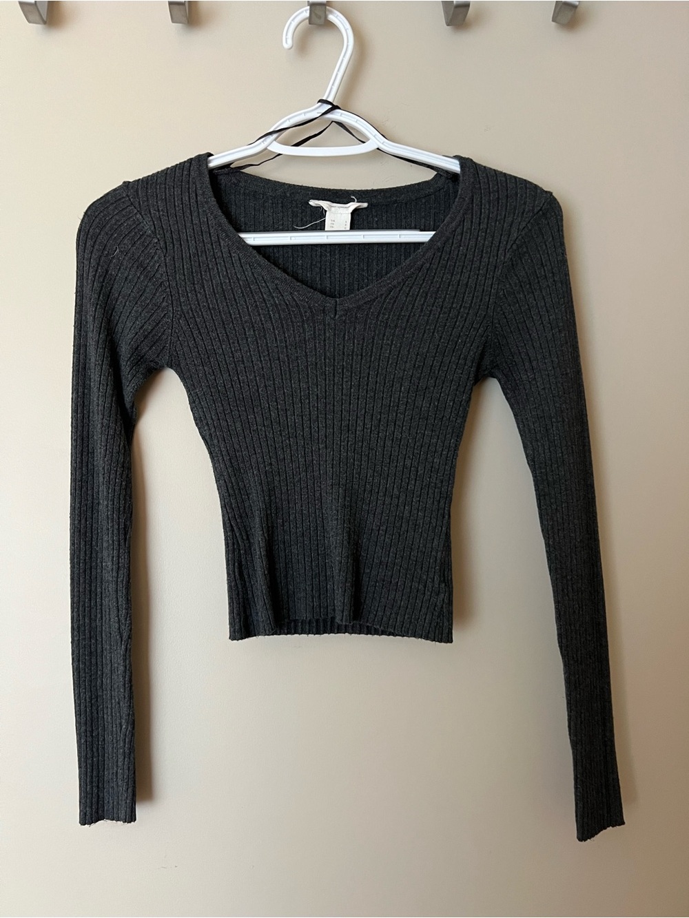 Urban Heritage Ribbed V-Neck Long Sleeve Top - Charcoal